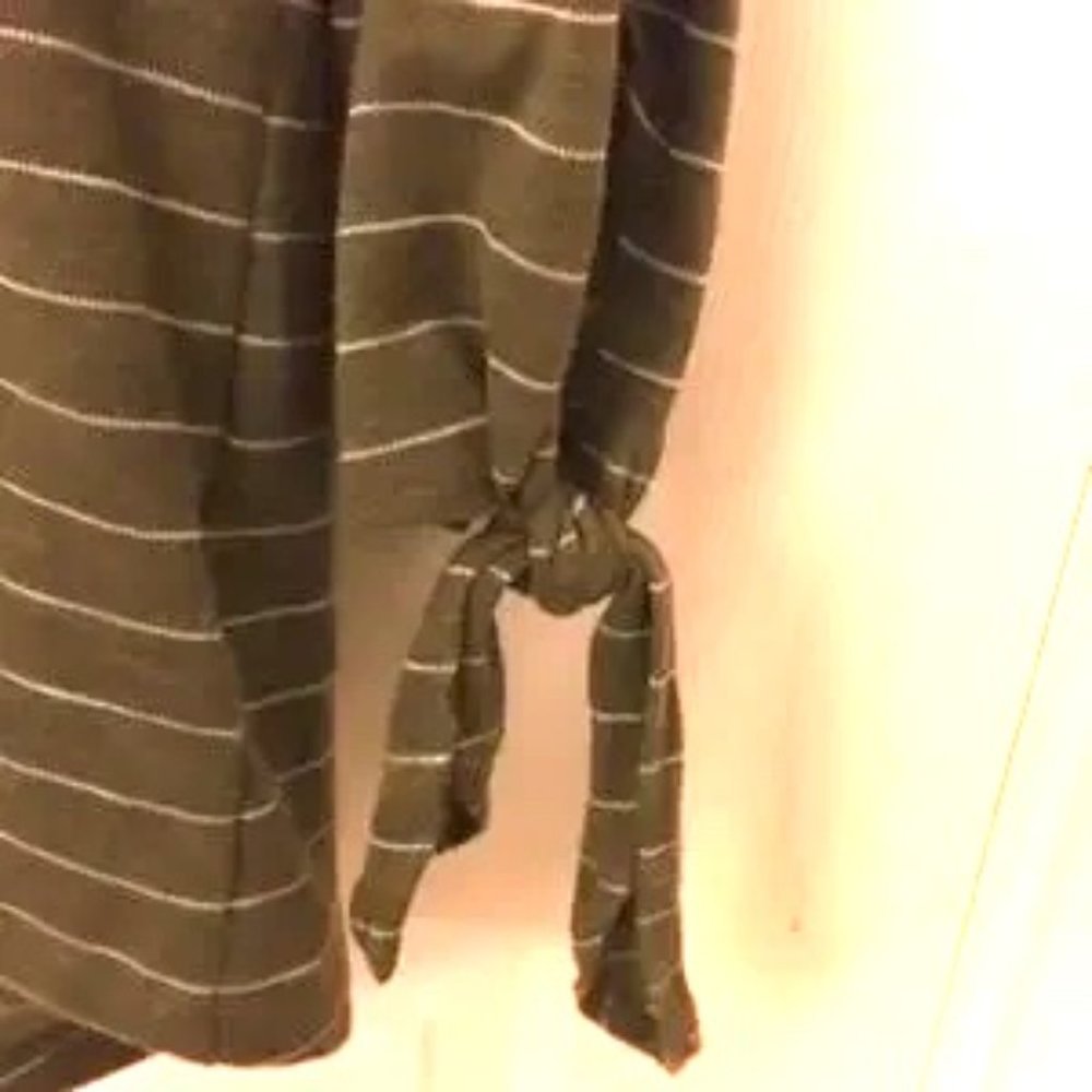JONES New York Long Sleeve Top        NWT - Picture 2 of 3